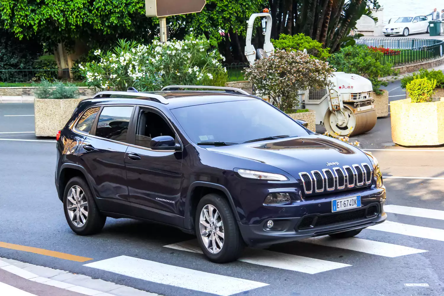 trash bin for Jeep Cherokee